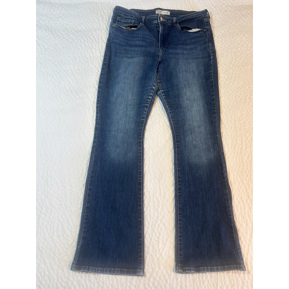 Levi Strauss Jeans Women's 16M Mid Rise Bootcut Medium Wash Signature Distressed